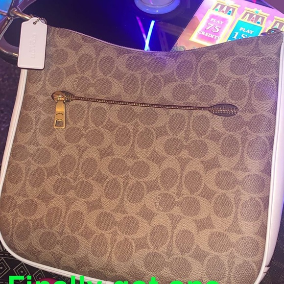 Meet your Posher, Felicia - Picture 3 of 8